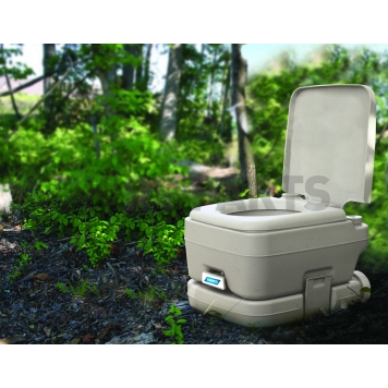 Camco Portable Toilet 2.5 Gallon - 41531-3