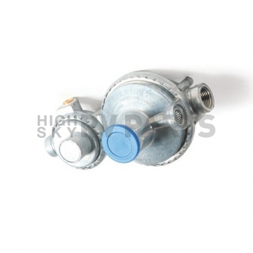 Camco Propane Regulator 1/4 inch NPT Inlet x 3/8 inch NPT Outlet - Horizontal Mount-8