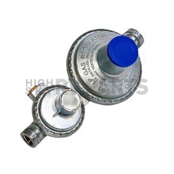 Camco Propane Regulator 1/4 inch NPT Inlet x 3/8 inch NPT Outlet - Horizontal Mount